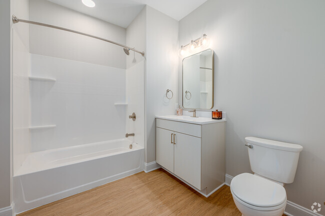 Model - 1BR, 1BA - 790SF - Bathroom - Park Lamont