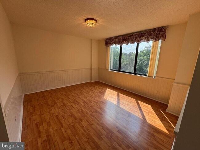 Building Photo - 5225 Pooks Hill Rd