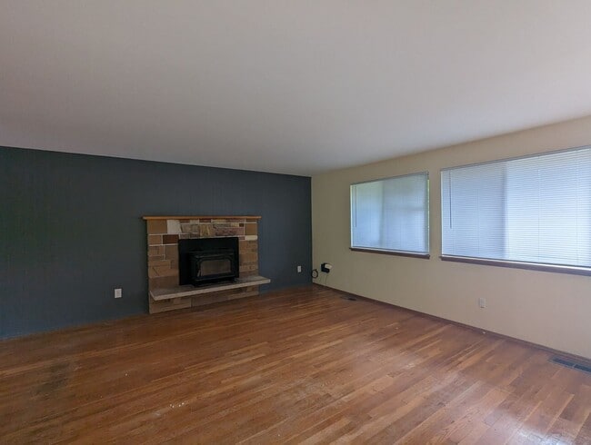 Building Photo - 3 br, 2.5 bath House - 14737 28th Ave NE