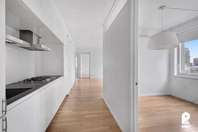 Building Photo - 70 W 45th St