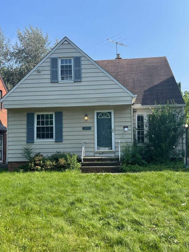 Hidden Gem House Rental in Cleveland Heights, OH