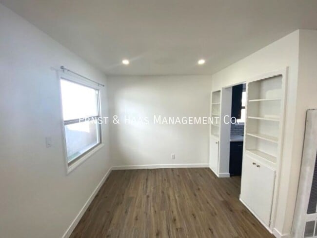 Building Photo - 4510 1/2 N. Lakewood Blvd.-
