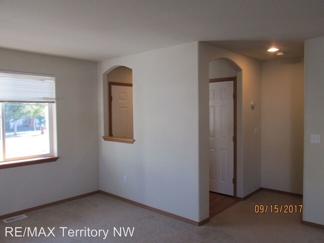 Building Photo - 3 br, 2.5 bath Apartment - 360 Helen Street