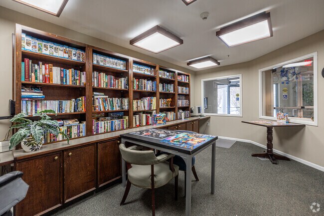 Biblioteca - The Depot Senior Living