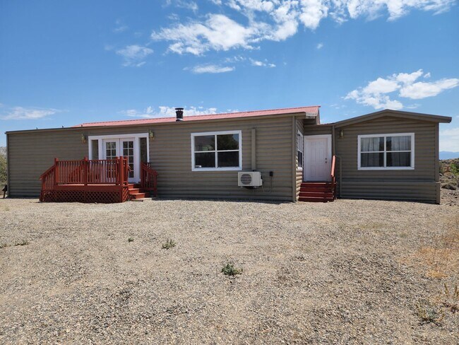 Foto del edificio - Large manufactured home in Topaz Ranch Estates