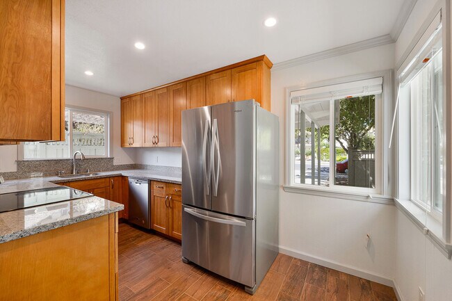 Building Photo - Renovated 2 Bedroom 1 Bathroom House in Mi...