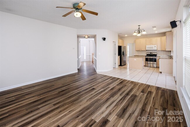 Foto del edificio - 16017 Woodcote Dr