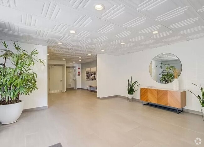 Building Photo - 960 Larrabee St