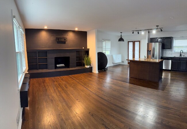 Foto del edificio - 5002 Woodson Rd