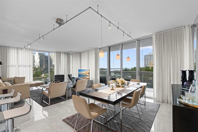 Building Photo - 495 Brickell Ave