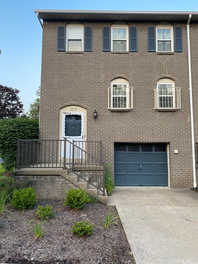 1615 Harewood Sq, Wexford, PA 15090 Townhome Rentals in Wexford PA