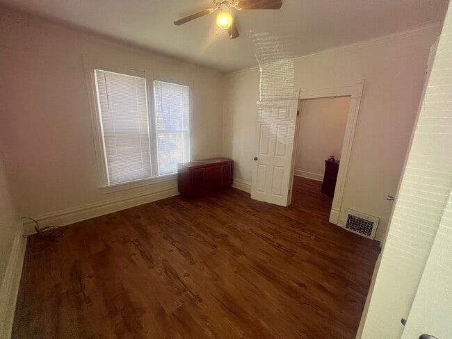 Building Photo - 226 S 4th St