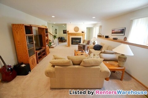 Building Photo - 206 Lindawood Ln