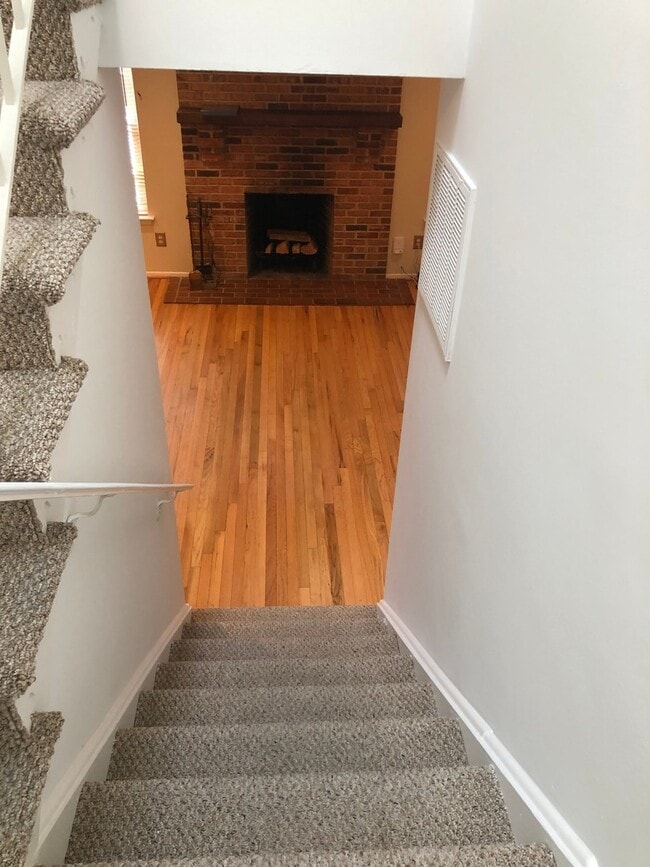 Building Photo - 2 Bedroom 2 Bath duplex Condo in East DuPont