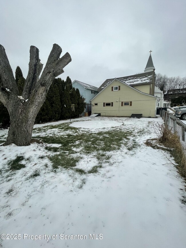 Building Photo - 302 Vine St