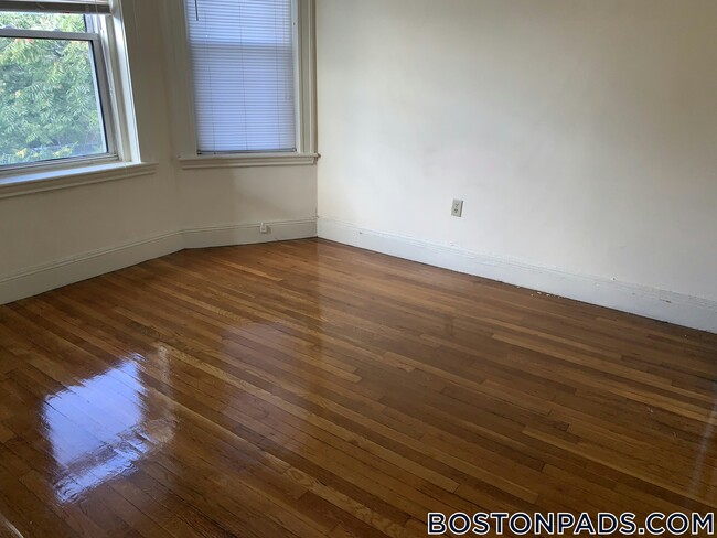 Building Photo - 117 Park Dr