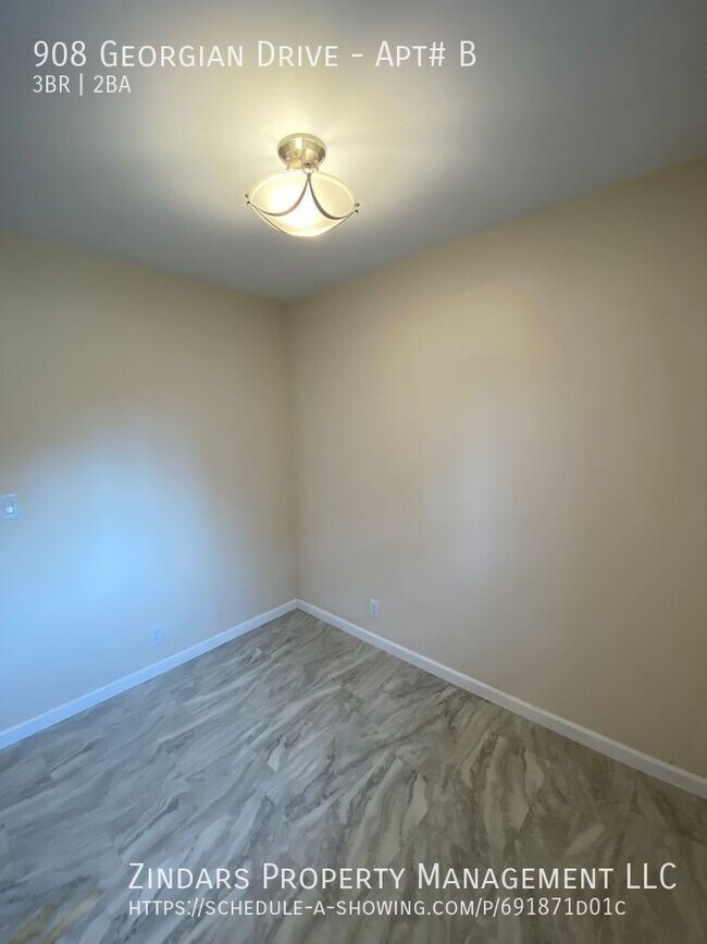 Building Photo - 908 Georgian Dr