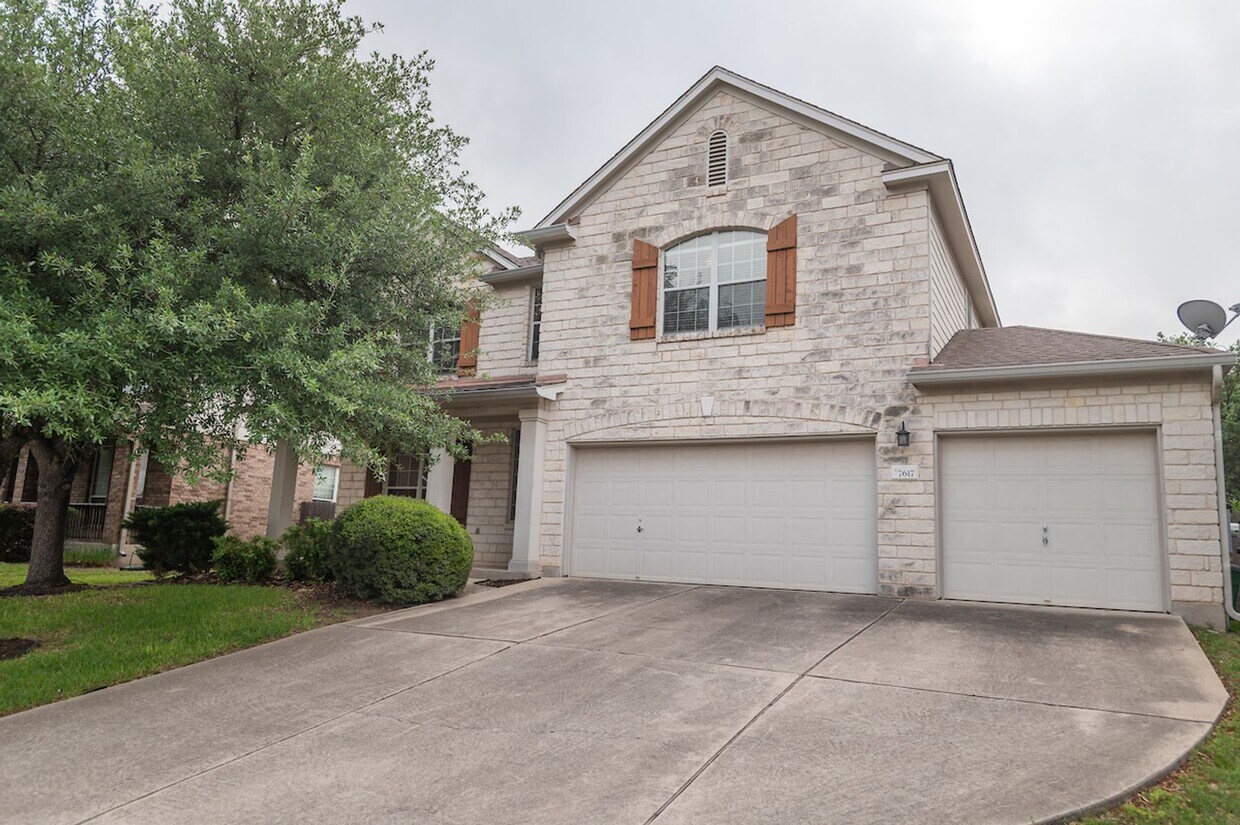 Primary Photo - Stunning 5-Bedroom Home in the Sought-Afte...