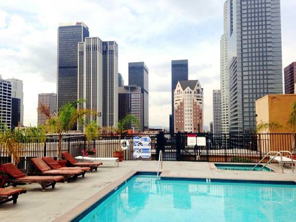 Foto del edificio - 312 W 5th St