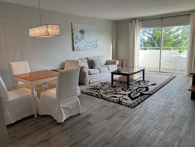 Great south beach location with parking - 1200 14th St