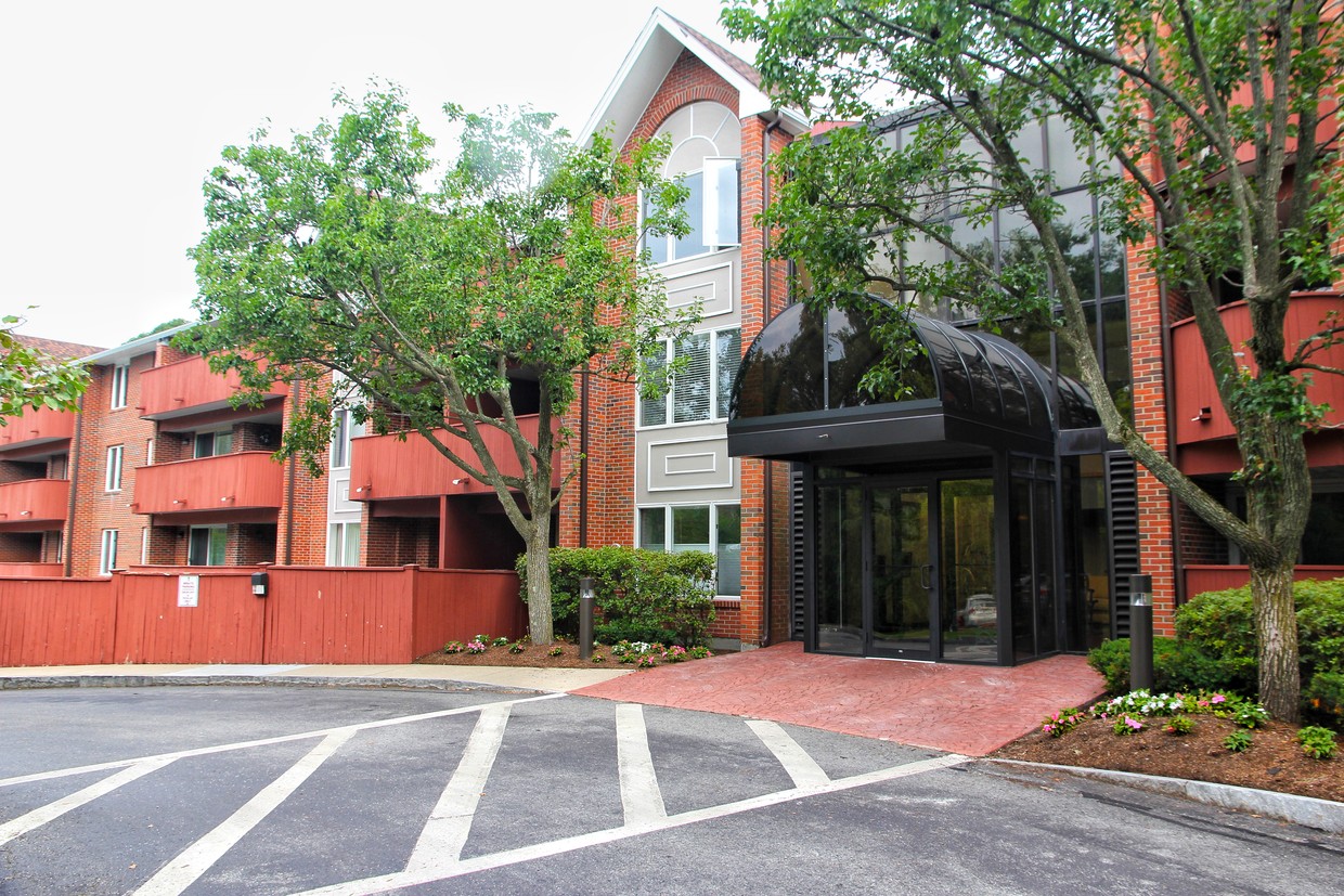 Front entrance - 100 Rosemary Way