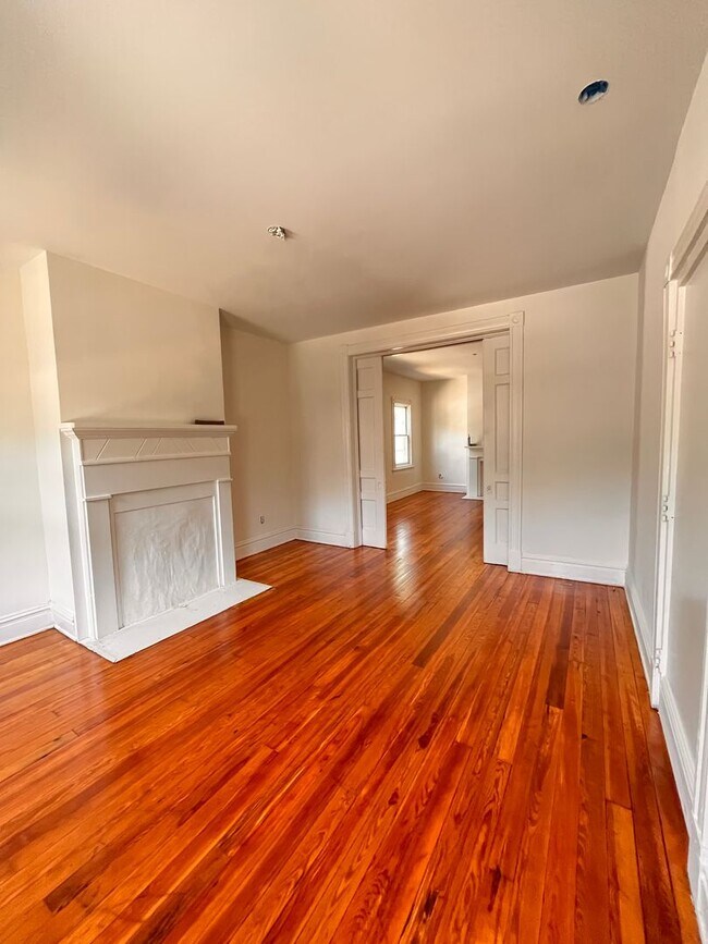 Building Photo - 323 N 36th St