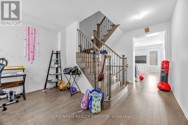Building Photo - 9 Hickling Ln