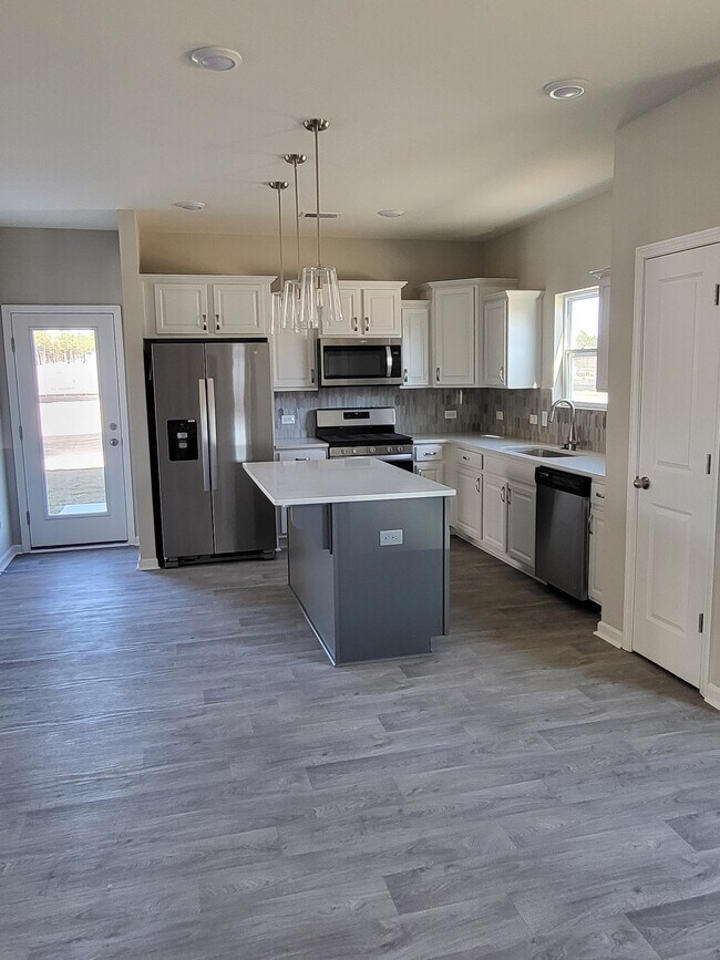 Cocina con isla - 506 Purple Finch Rd