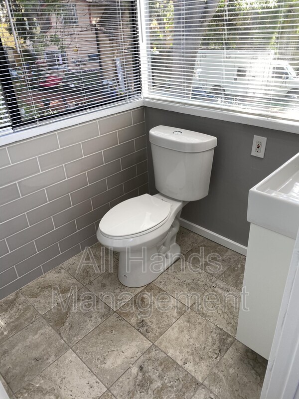 Building Photo - 910 N Park Cir Dr