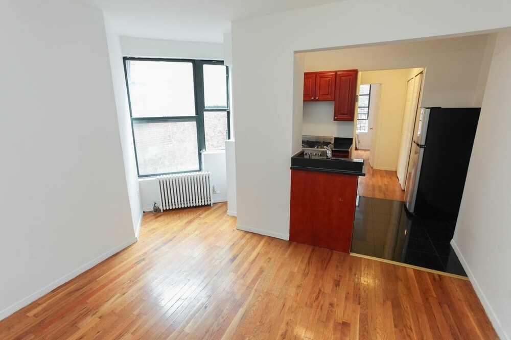 Primary Photo - 530 Broome St