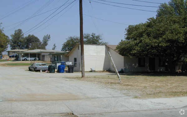 Building Photo - 5491 Jones Ave
