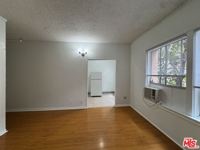 Foto del edificio - 920 S Hobart Blvd