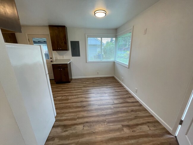 Foto del edificio - Completely Updated 2 Bdrm Home