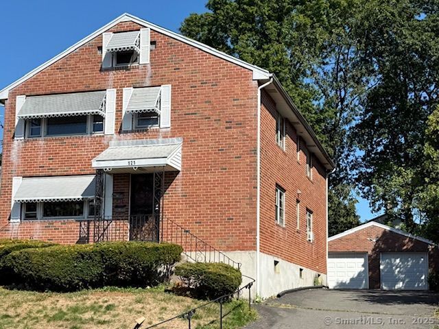 Foto principal - 121 Pinehurst Ave