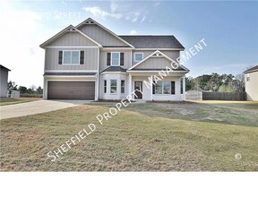 Building Photo - 18 Sword St