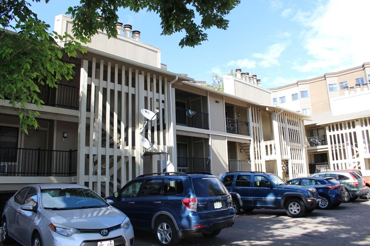 Foto principal - Charming Garden-Level Condo in the Heart o...