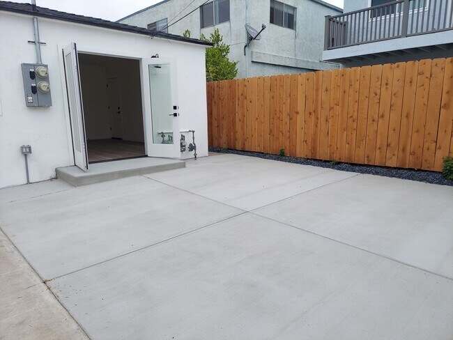 Foto del edificio - Completely remodeled 2 bd/1ba in charming ...
