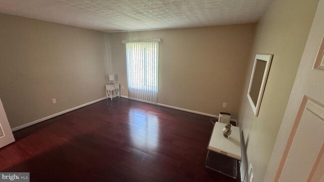 Foto del edificio - 6936 Hanover Pkwy