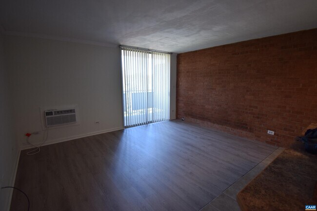 Foto del edificio - 1800 Jefferson Park Ave