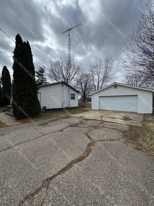 Building Photo - 2462 Miami Beach Dr