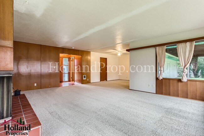 Building Photo - Charming 1940s Gem in Sought-After Raleigh Hills! BEST SUPER PRICE at $2,100!!! 1 Application in ...