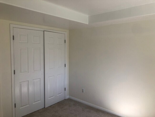 Building Photo - 1865 Ribbonwood Dr W