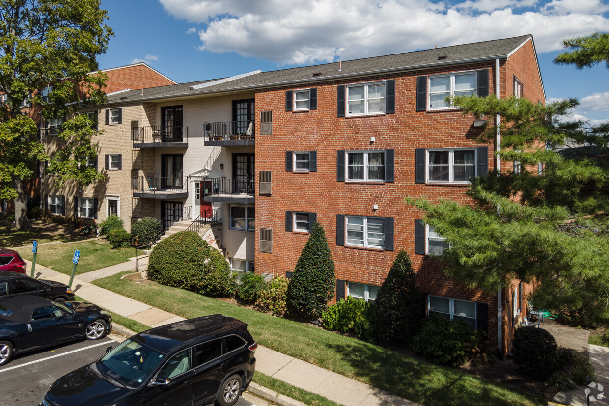 Foto del edificio - Mayflower Square