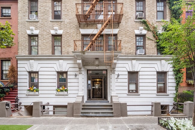 Building Photo - 128 W 13th St