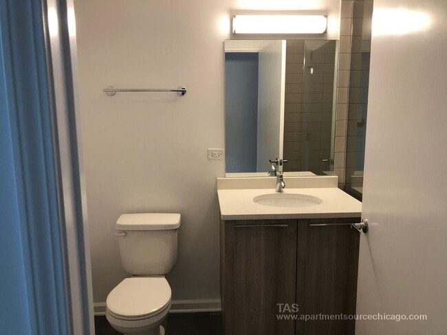 Building Photo - Loft-style condo-quality 3 Bed/2 ba IN UNIT LAUNDRY