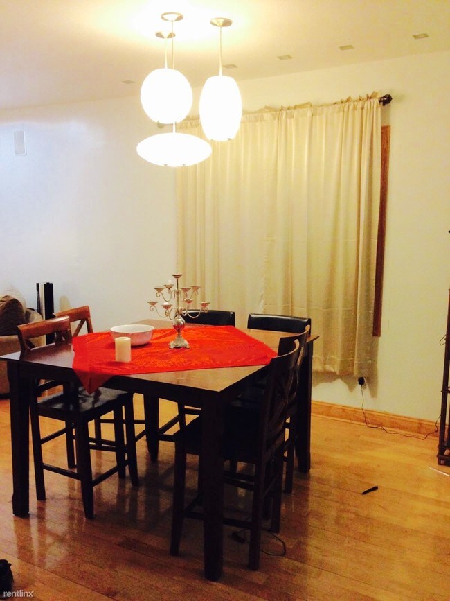 Foto del edificio - 8430 120th St