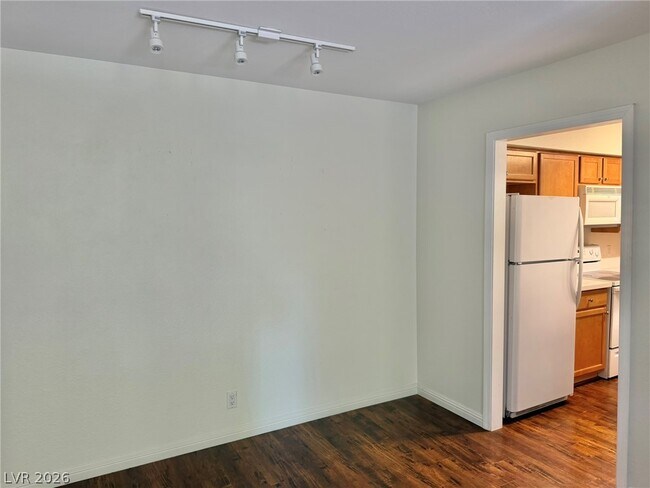 Foto del edificio - 650 Oakmont Ave
