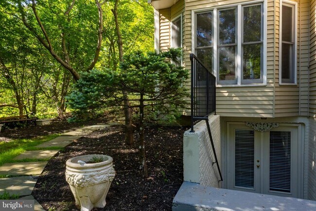 Foto del edificio - 4705 Rippling Pond Dr