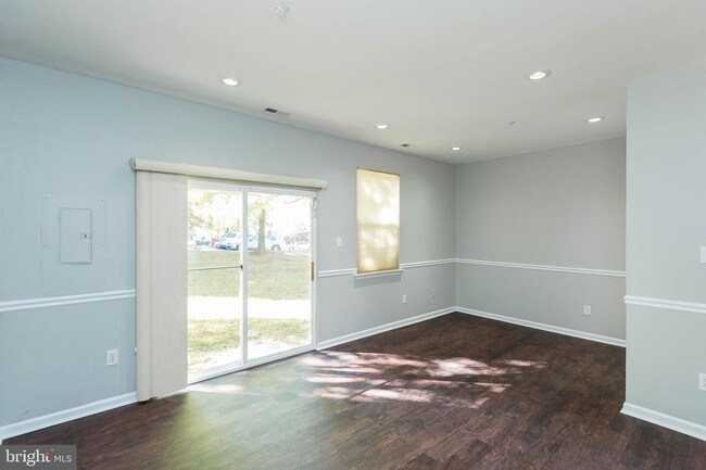 Building Photo - 709 Tola Ct