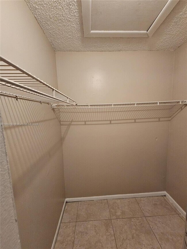 Building Photo - 1630 Sandpiper Blvd